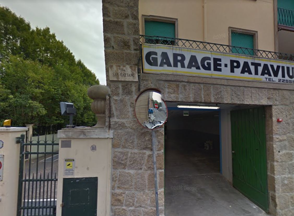 Garage - небольшая частная крытая парковка в Италии